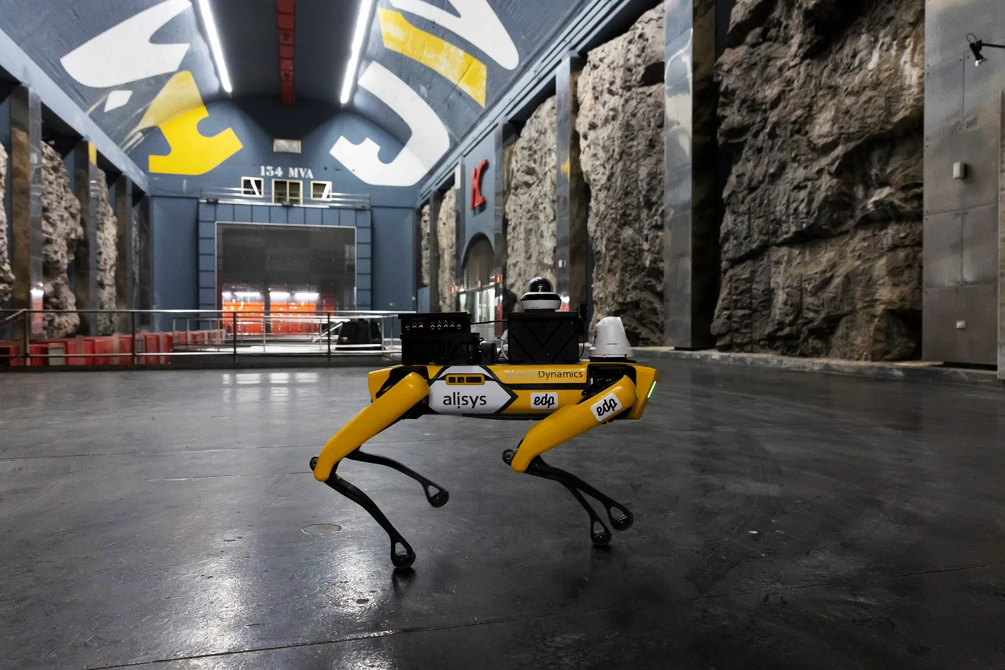 Robot equipado para inspección en una central hidráulica
